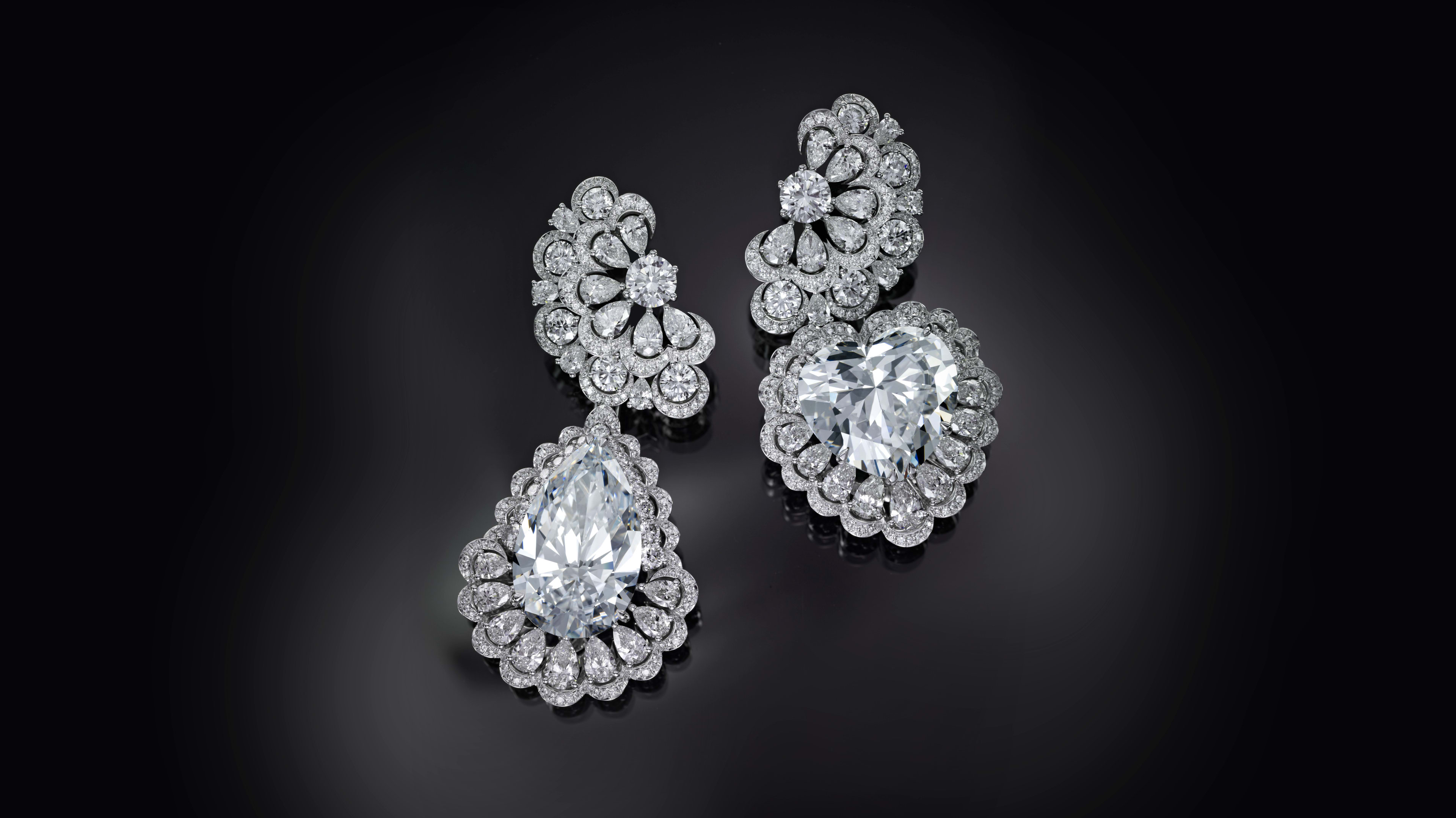 342 carats The Queen of Kalahari Diamond, D color, F grade flawless clarity.