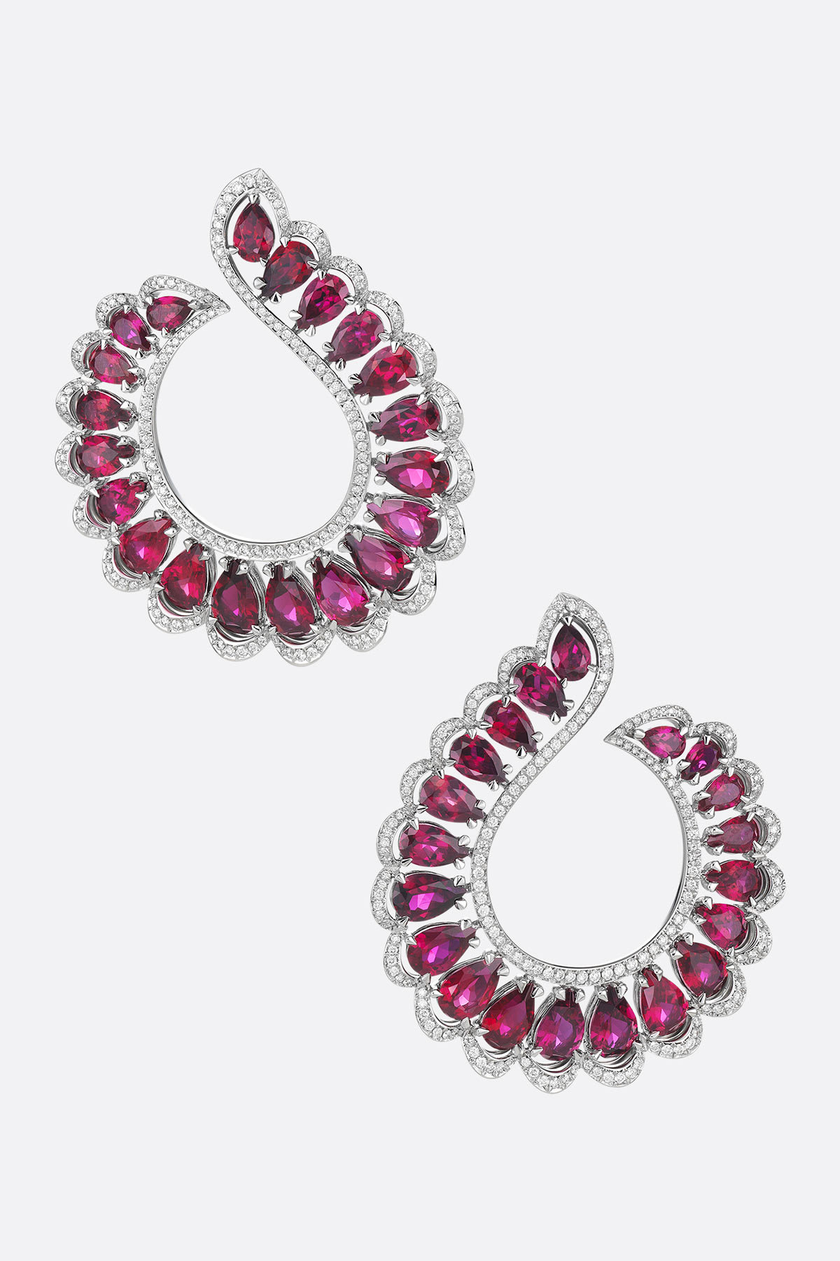 Discover Chopard Precious Lace collection