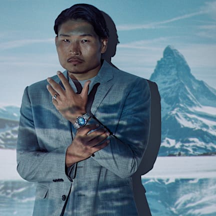 ラグビー日本代表の稲垣啓太は、スイスの高級時計ブランドショパールの「アルパイン イーグル」のアンバサダーとして、プラチナ製の自動待ち腕時計「アルパイン イーグル 41 XP CS プラチナ」を着用しています。