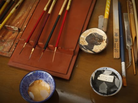 Creating a luxury watch dial featuring urushi painting