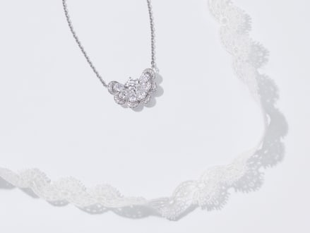 White gold and diamond luxury necklace