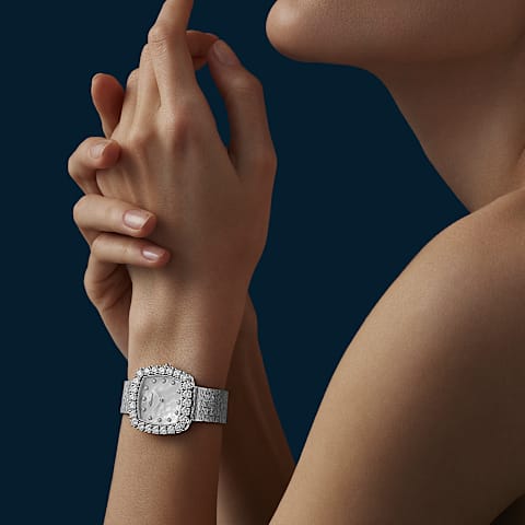 Ingrandisci {0}Chopard L'Heure du Diamant Donna - Orologio con diamanti      vista indossata