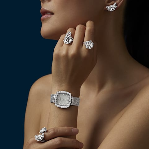 Ingrandisci {0}Chopard L'Heure du Diamant Donna - Orologio con diamanti      vista indossata