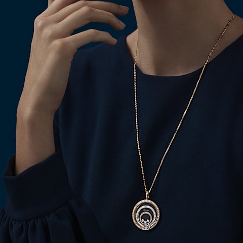 放大 {0}Chopard - 钻石 吊坠 Happy Spirit 798232-9003     佩戴视图