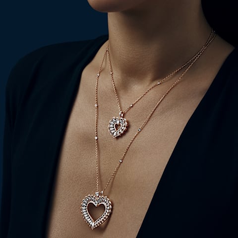 放大 {0}Chopard - 钻石 吊坠 Precious Lace C&oelig;ur 798352-5001     佩戴视图