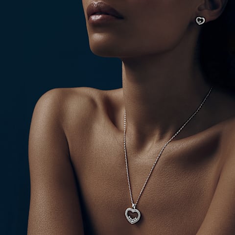 放大 {0}Chopard - 钻石 吊坠 Happy Diamonds Icons 79A038-1201     佩戴视图