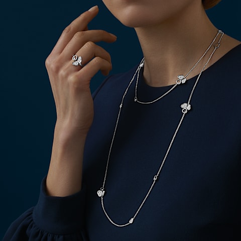 放大 Chopard - 钻石 项链 Happy Hearts Wings 81A083-1901     佩戴视图