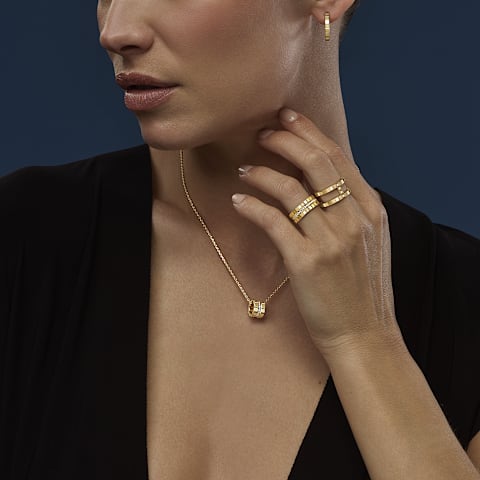УвеличитьChopard - Серьги Ice Cube 837702-0006     Вид на руке