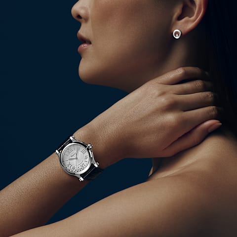 Ingrandisci {0}Chopard - Orecchini Diamanti Happy Diamonds Icons 83A017-1001     Vista indossata