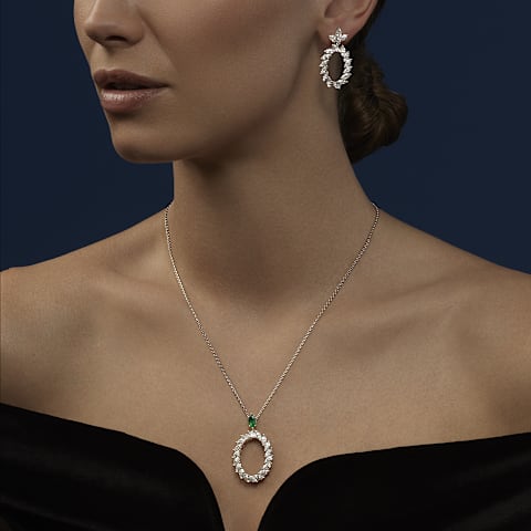 放大 {0}Chopard - 钻石 夹式耳环 L'Heure du Diamant Marquise 84A062-1001     佩戴视图