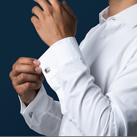 تكبير {0}شوبارد معدن مطلي بلون فضي أزرار الأكمام آيس كيوب المنحنية   عرض القطعة عند ارتدائها
