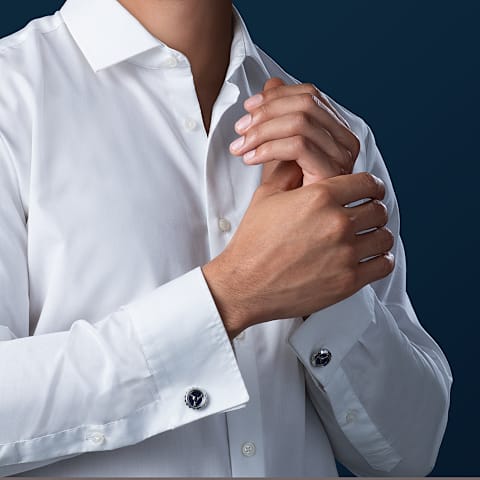 تكبير {0}شوبارد تطعيم مطلي باللكر الأزرق الكحلي، معدن مطلي بلون فضي أزرار أكمام كلاسيك ريسينغ   عرض القطعة عند ارتدائها