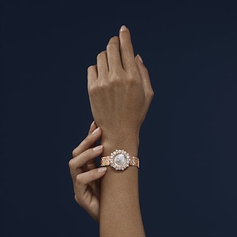 Enlarge {0}Chopard L'Heure du Diamant Women Diamond Watch      worn view