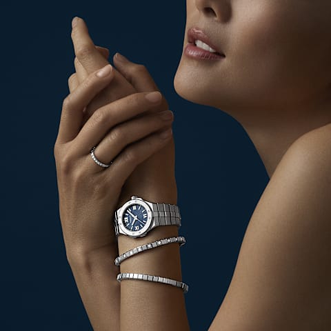 Enlarge {0}Chopard diamond Ring Ice Cube @827702-1259    worn view
