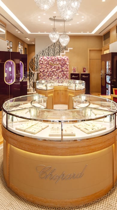 東京にあるショパール ブティック 銀座本店にて、ハイジュエリーと時計の展示会を開催します。